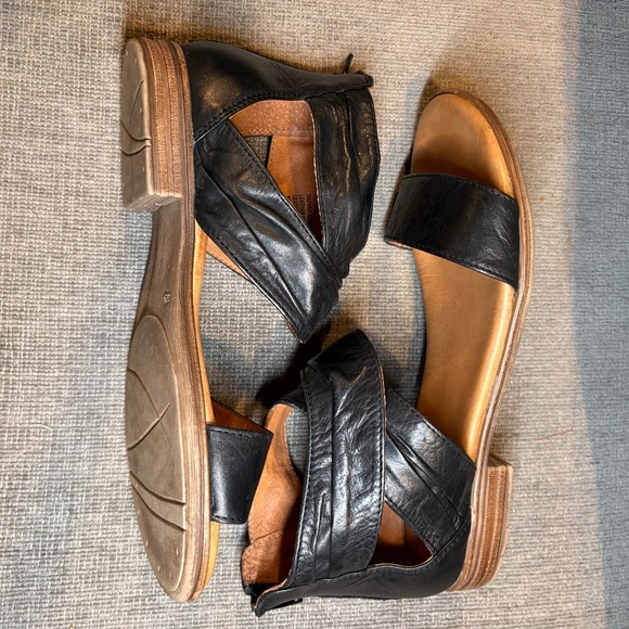 Miz Mooz Shoes - Miz Mooz Daphne Black Leather Sandals, Sz 39